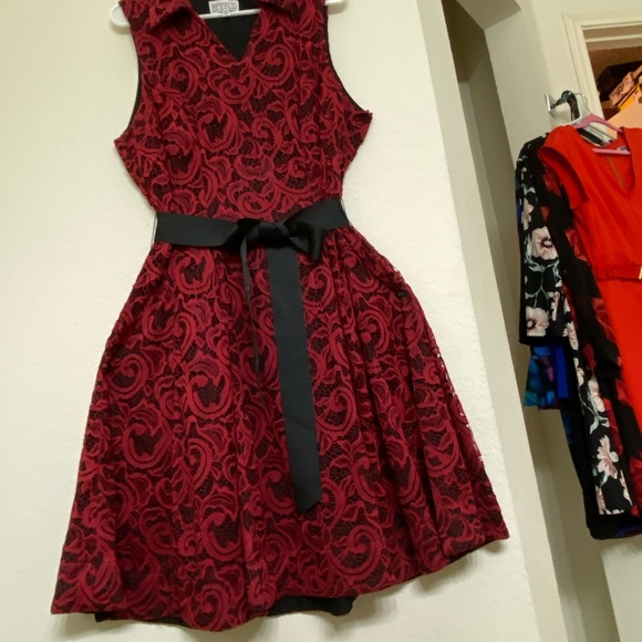 Red Dress - Picture 5 of 8